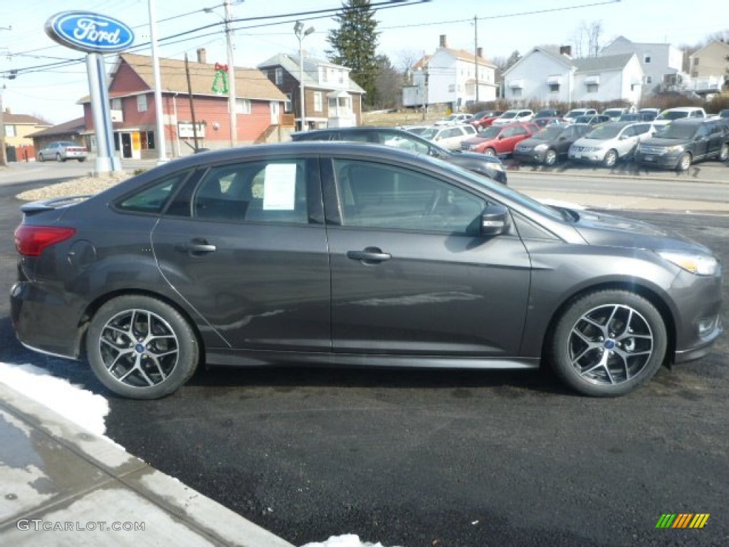 Magnetic Metallic 2015 Ford Focus SE Sedan Exterior Photo #101391933