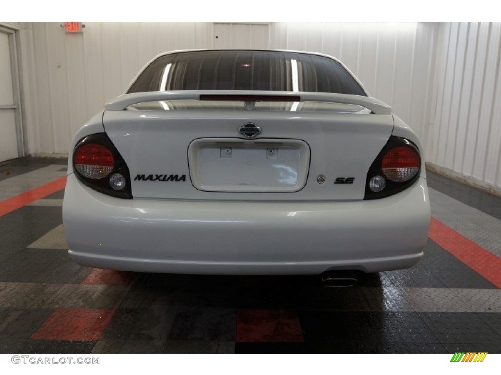 2000 Maxima SE - Icelandic Pearl / Frost photo #9