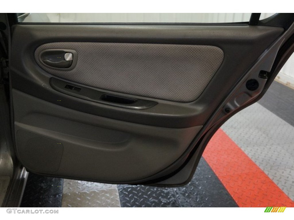 2002 Maxima SE - Sunlit Sand Metallic / Blond photo #16