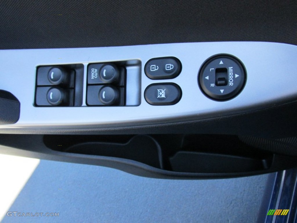 2015 Hyundai Accent GS 5-Door Controls Photo #101395872