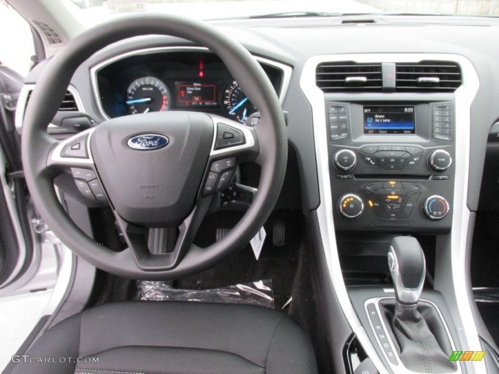 2015 Ford Fusion SE Controls Photo #101402391