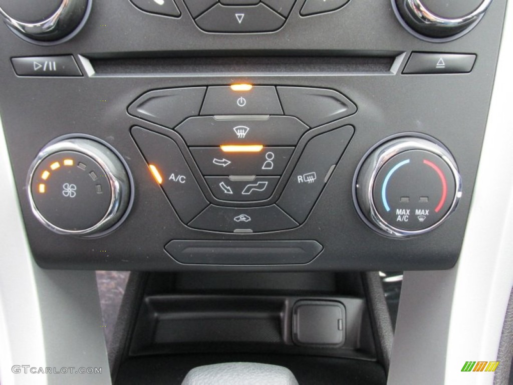 2015 Ford Fusion SE Controls Photo #101402415