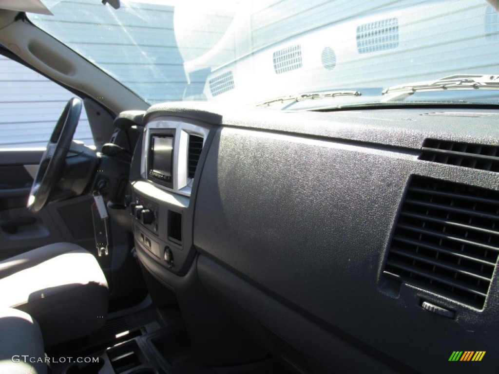 2007 Ram 2500 SLT Mega Cab 4x4 - Brilliant Black / Medium Slate Gray photo #26