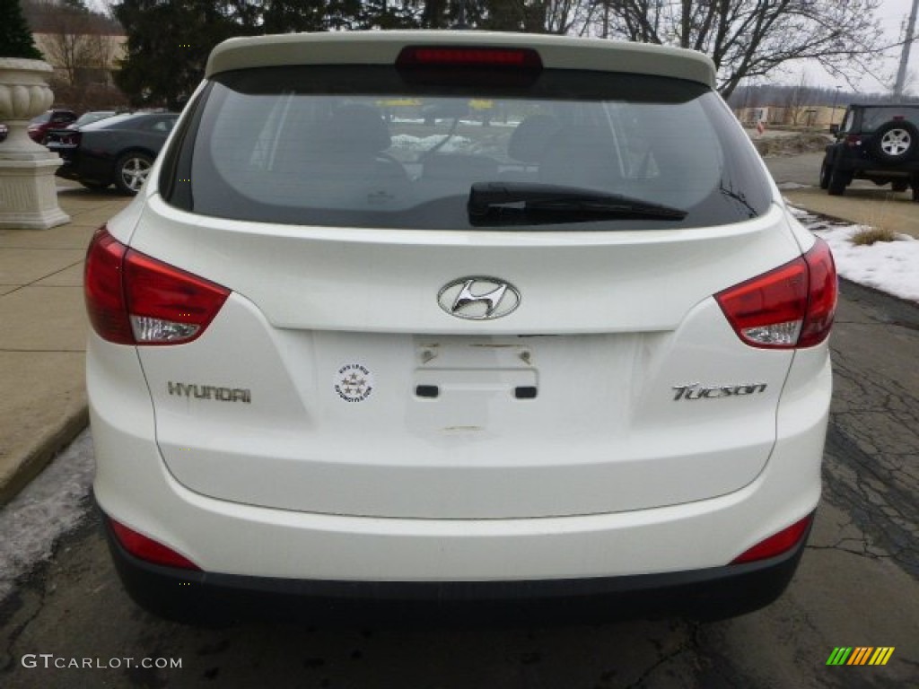2010 Tucson GLS - Cotton White / Taupe photo #8