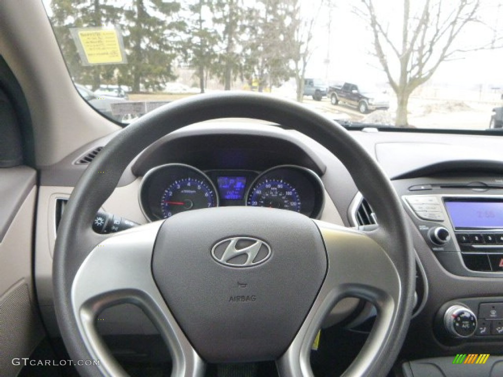 2010 Tucson GLS - Cotton White / Taupe photo #19