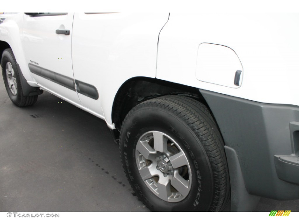 2010 Xterra Off Road 4x4 - Avalanche White / Gray/Red photo #4