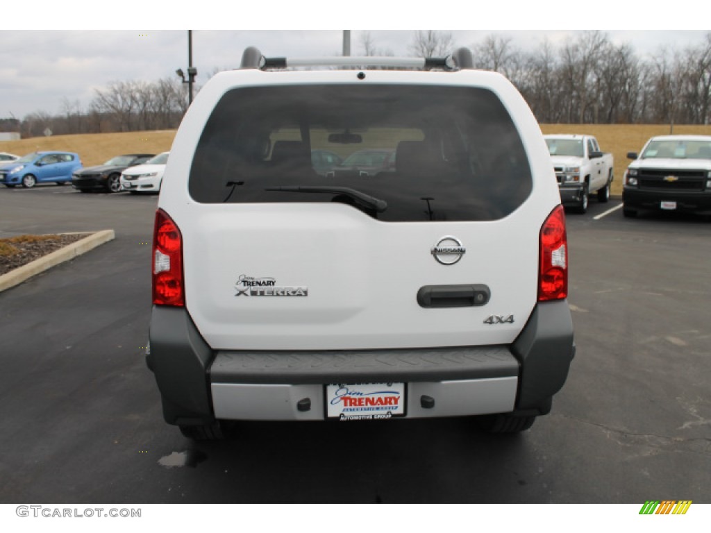 2010 Xterra Off Road 4x4 - Avalanche White / Gray/Red photo #6