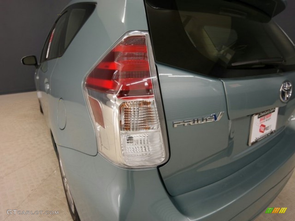 2015 Prius v Two - Sea Glass Pearl / Ash photo #9