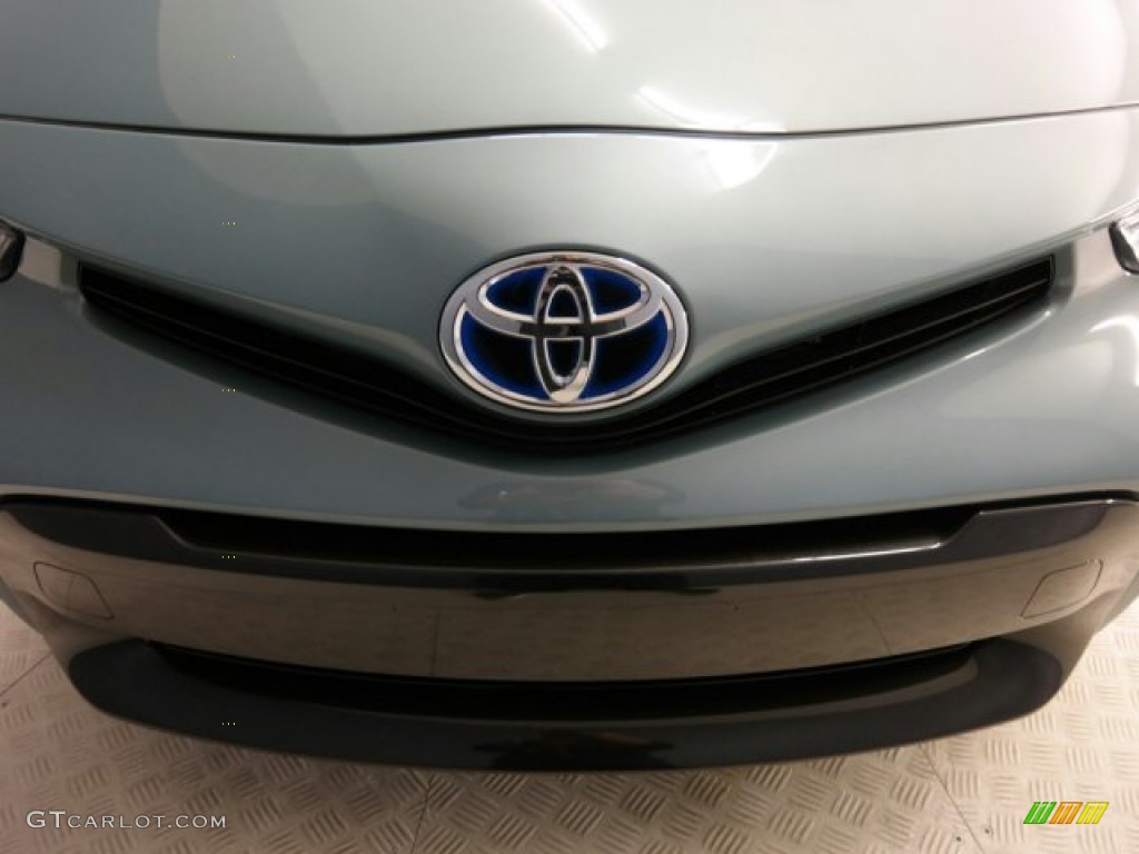 2015 Prius v Two - Sea Glass Pearl / Ash photo #23