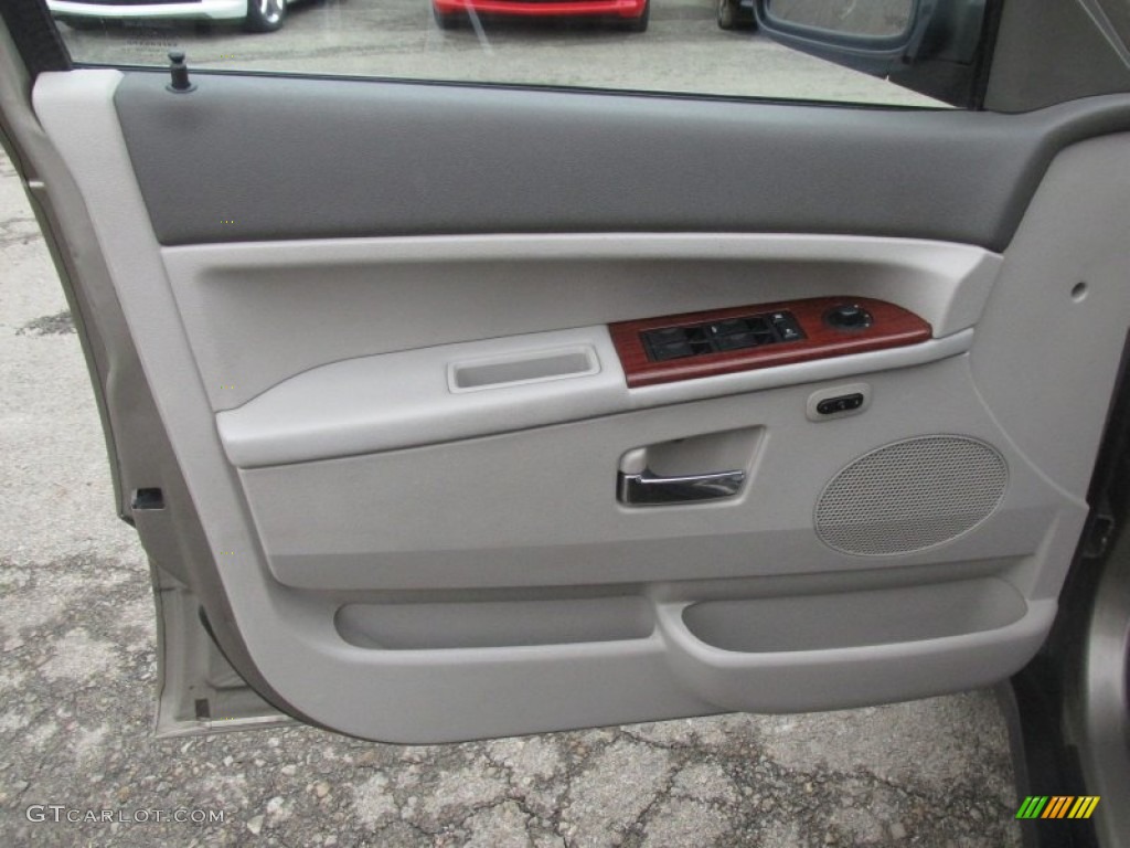 2005 Grand Cherokee Limited 4x4 - Light Khaki Metallic / Dark Khaki/Light Graystone photo #18