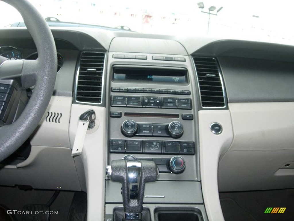 2010 Taurus SE - White Suede Metallic / Light Stone photo #16