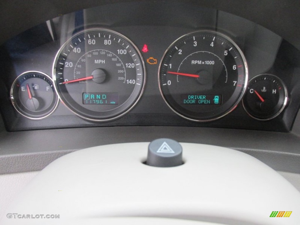 2005 Grand Cherokee Limited 4x4 - Light Khaki Metallic / Dark Khaki/Light Graystone photo #35