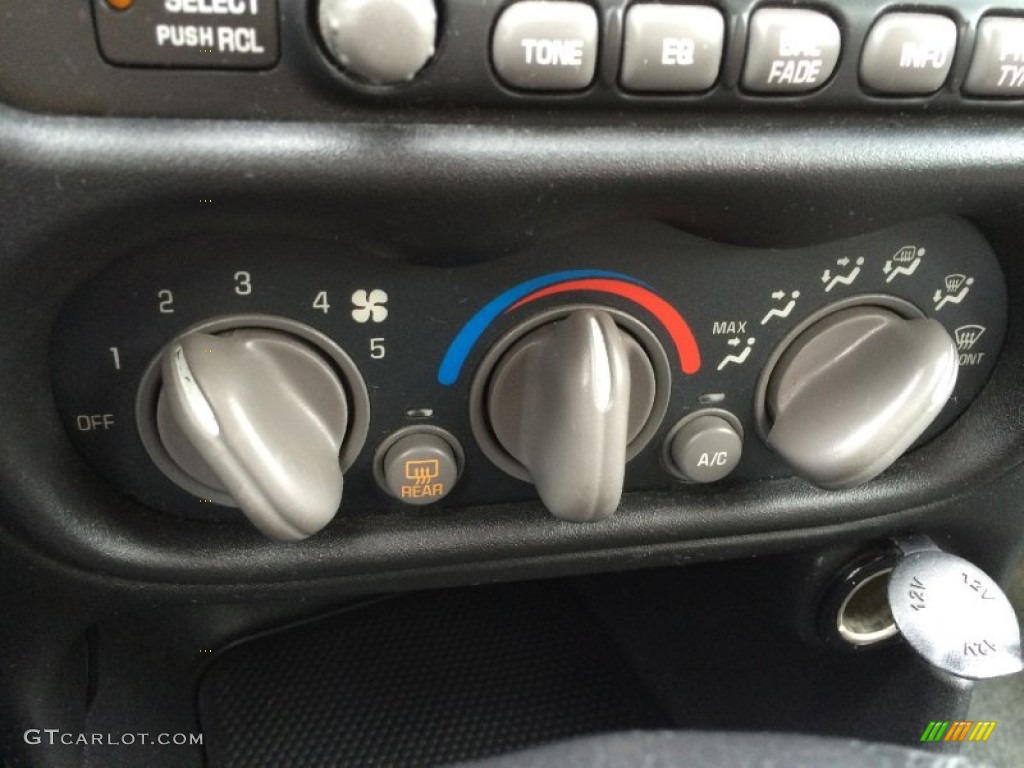 2004 Pontiac Grand Am GT Sedan Controls Photos