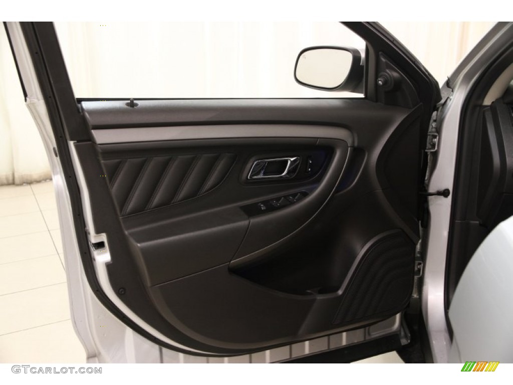 2010 Ford Taurus SEL Door Panel Photos
