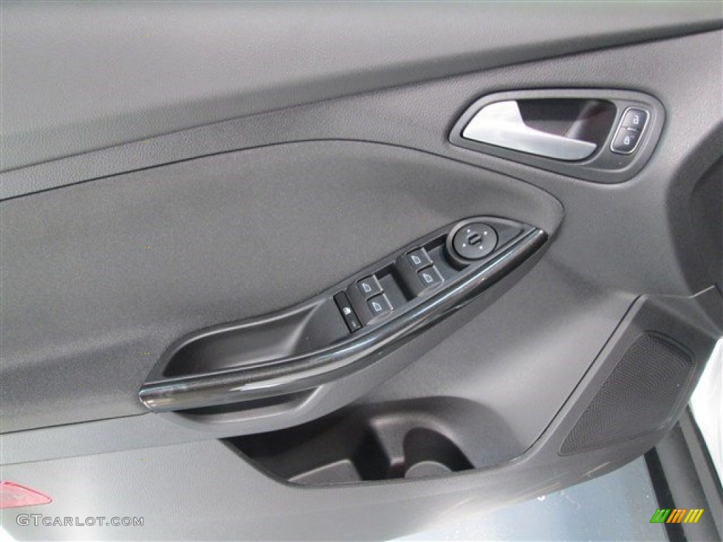 2015 Focus Titanium Sedan - Ingot Silver Metallic / Charcoal Black photo #14