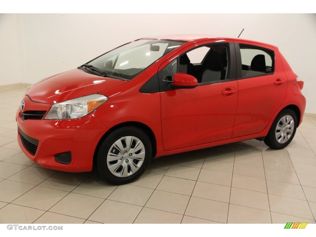 2014 Toyota Yaris LE 5 Door Exterior Photos