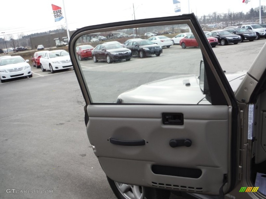 2004 Wrangler X 4x4 - Light Khaki Metallic / Khaki photo #10