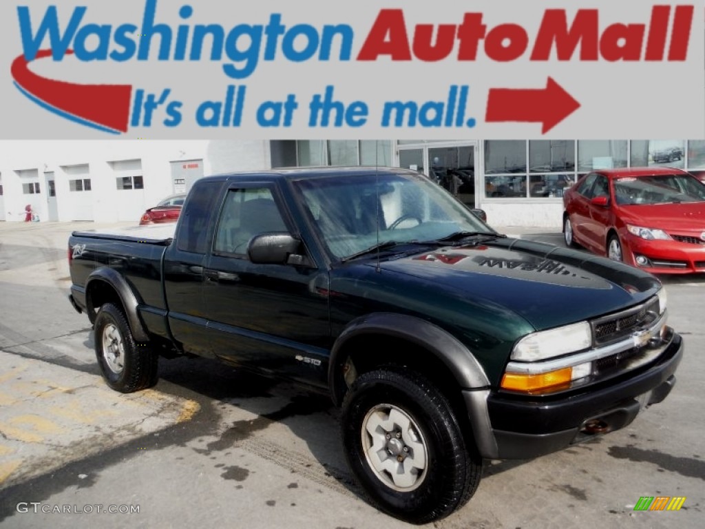 2003 S10 ZR2 Extended Cab 4x4 - Dark Green Metallic / Medium Gray photo #1