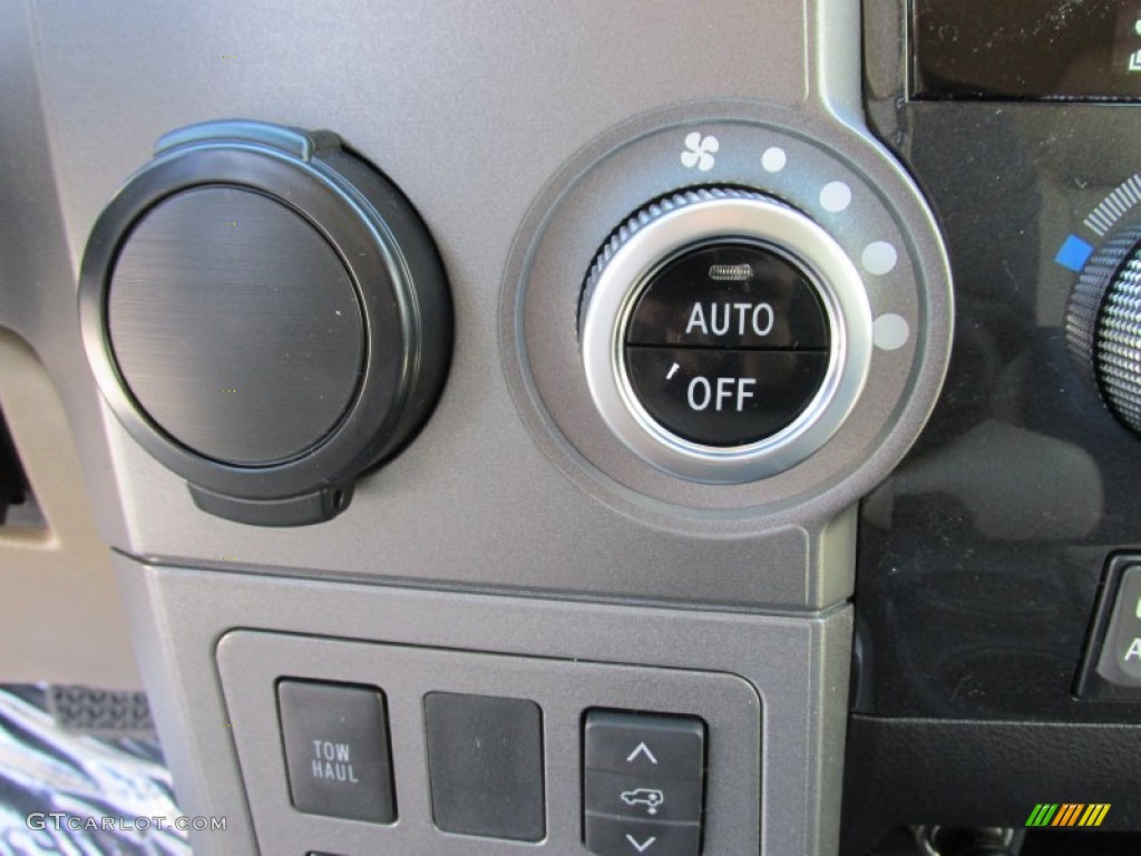 2015 Toyota Sequoia Platinum Controls Photo #101449302