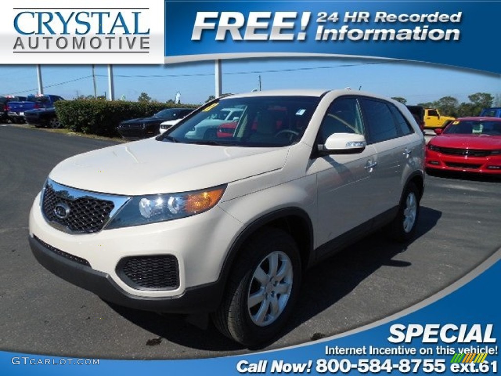 White Sand Beige Kia Sorento