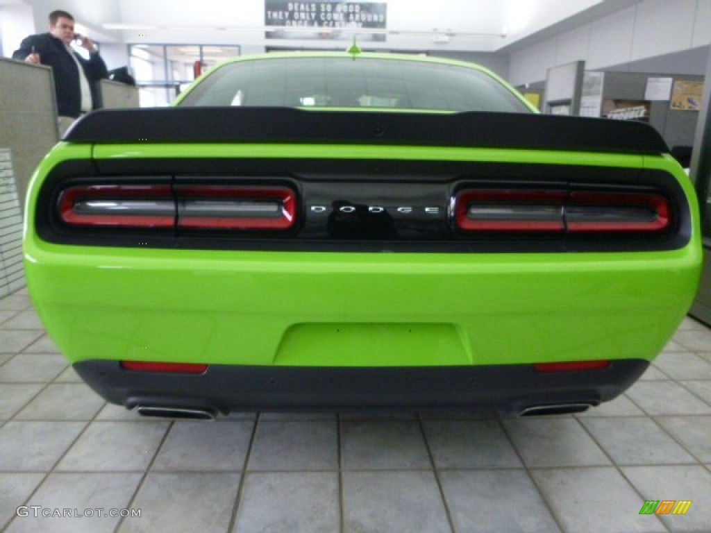 2015 Challenger R/T Scat Pack - Sublime Green Pearl / Black photo #4