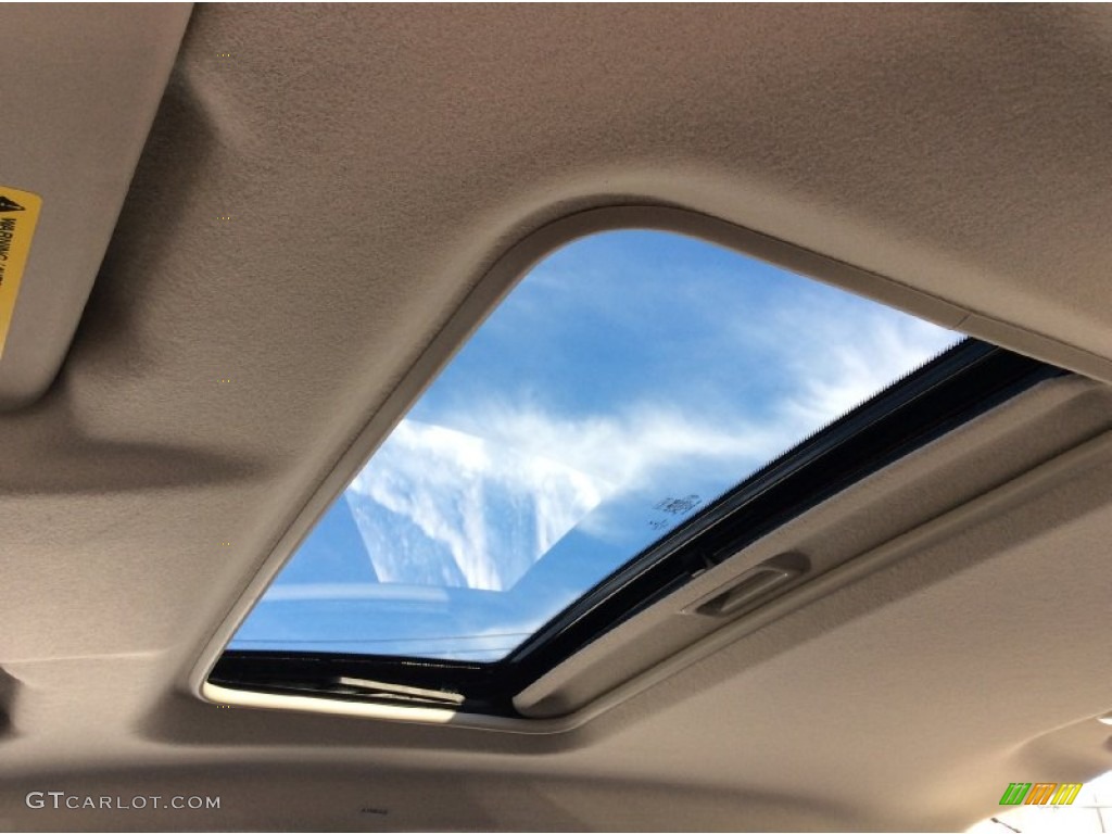 2014 Ford Fiesta SE Sedan Sunroof Photos