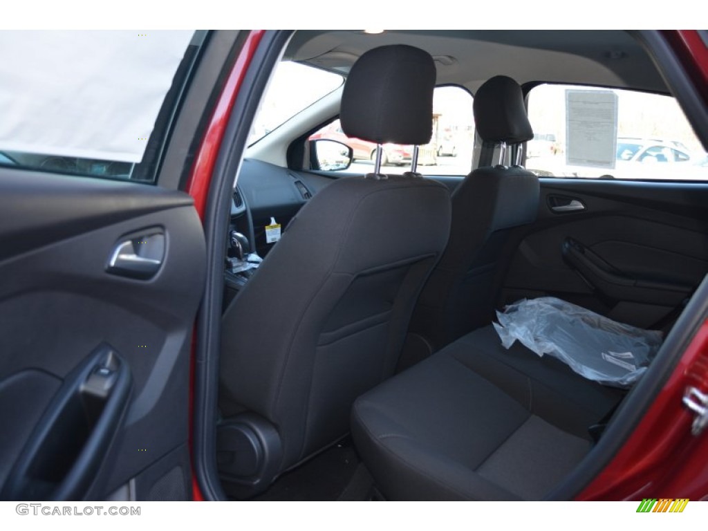2015 Focus SE Sedan - Ruby Red Metallic / Charcoal Black photo #9