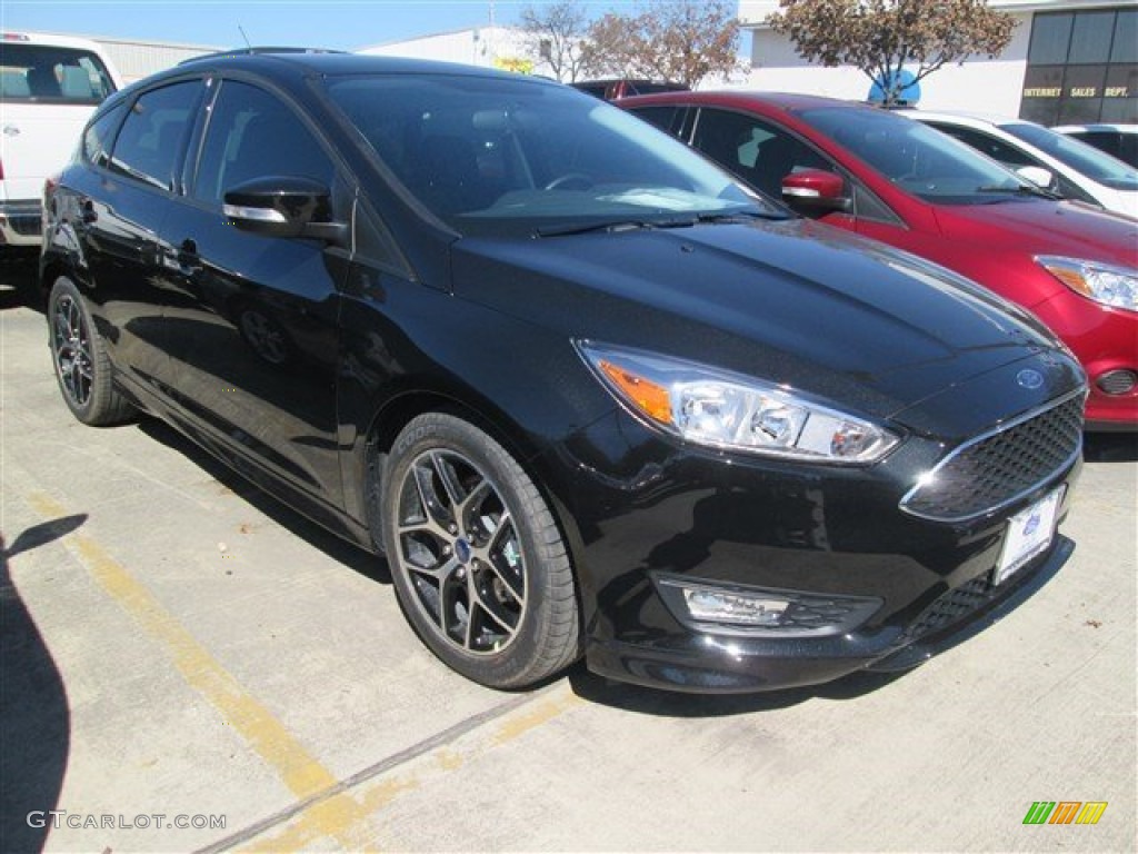 2015 Focus SE Hatchback - Tuxedo Black Metallic / Charcoal Black photo #2