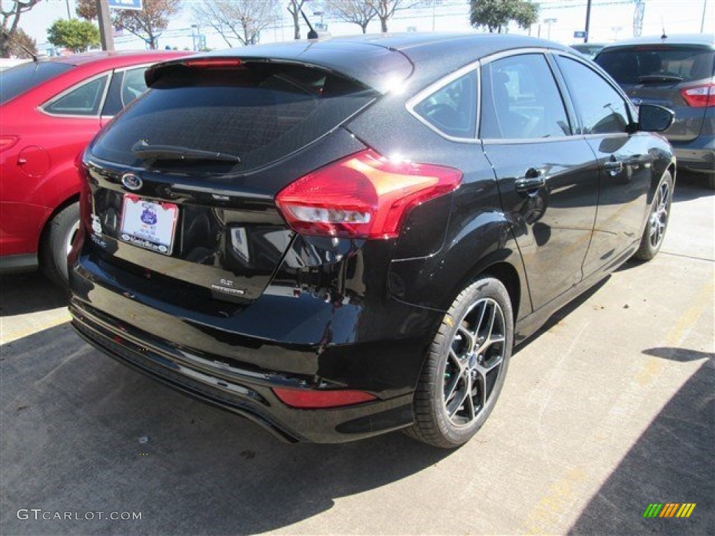 2015 Focus SE Hatchback - Tuxedo Black Metallic / Charcoal Black photo #10