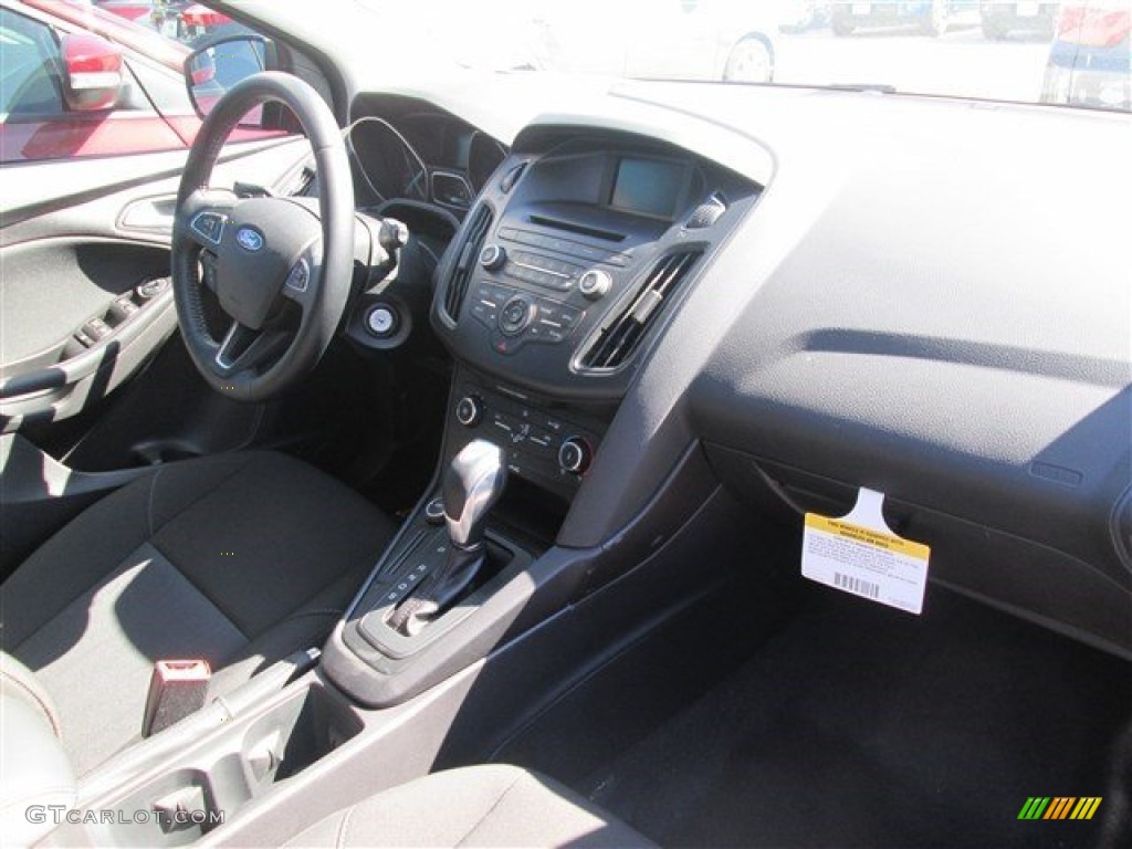 2015 Focus SE Hatchback - Tuxedo Black Metallic / Charcoal Black photo #16