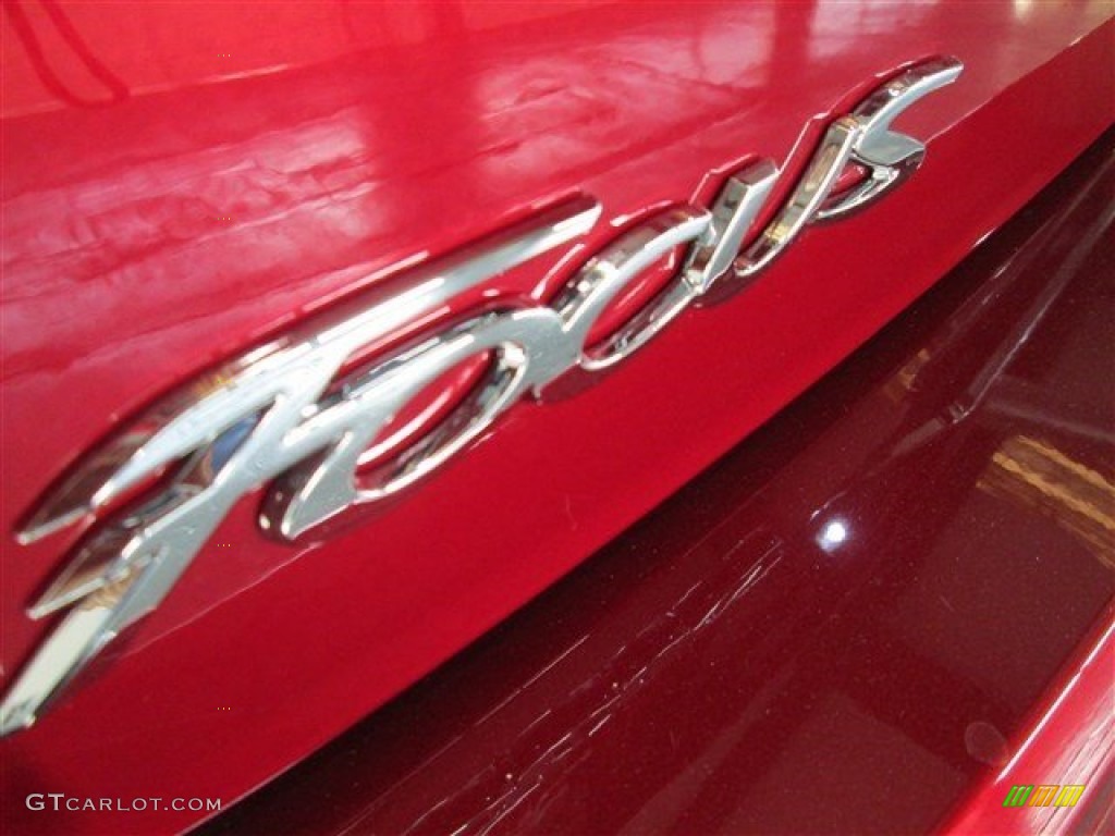 2015 Focus SE Sedan - Ruby Red Metallic / Medium Light Stone photo #6