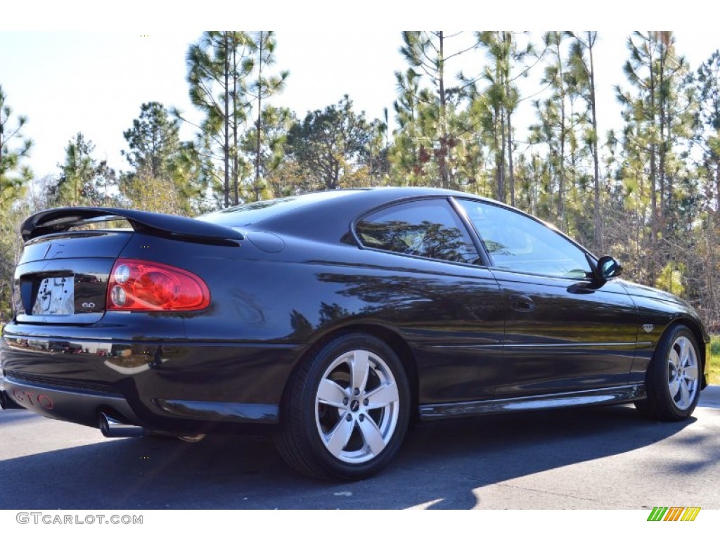 2005 GTO Coupe - Phantom Black Metallic / Black photo #24