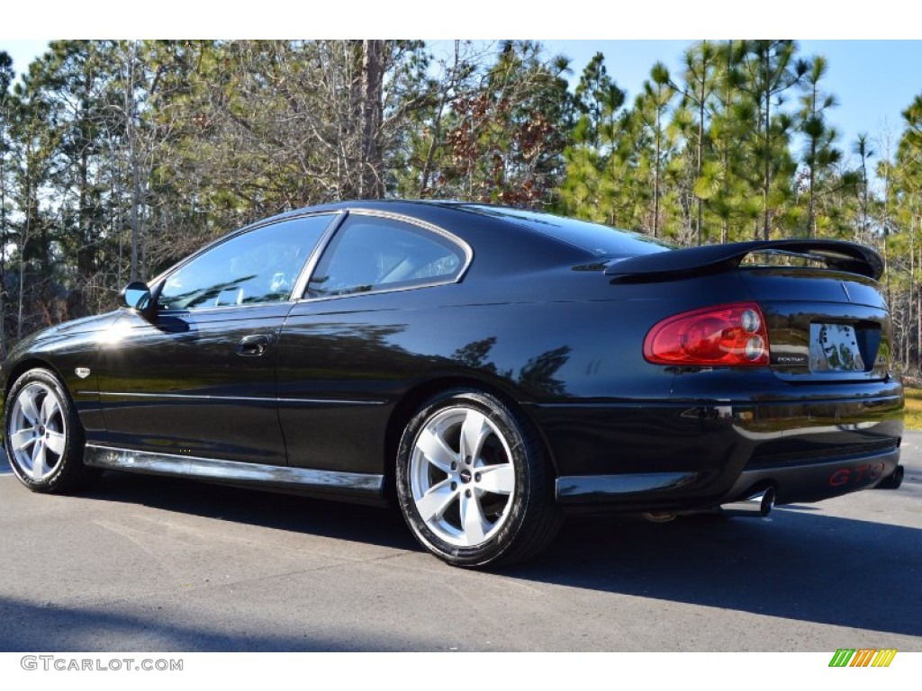 2005 GTO Coupe - Phantom Black Metallic / Black photo #25