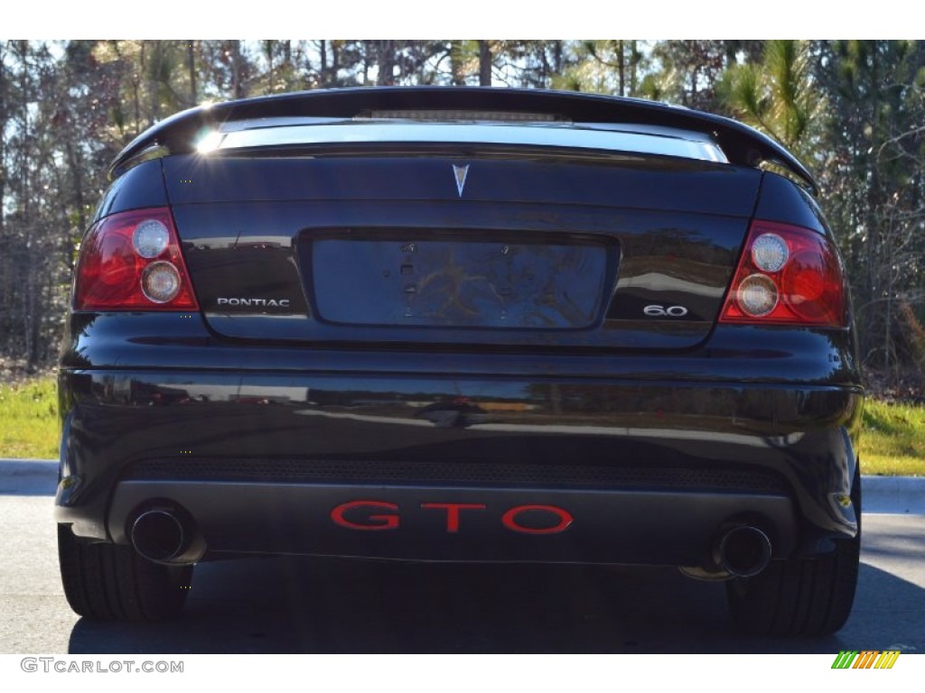 2005 GTO Coupe - Phantom Black Metallic / Black photo #28