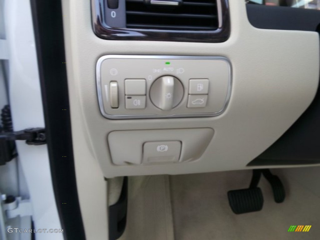 2015 Volvo XC70 T5 Drive-E Controls Photo #101484525