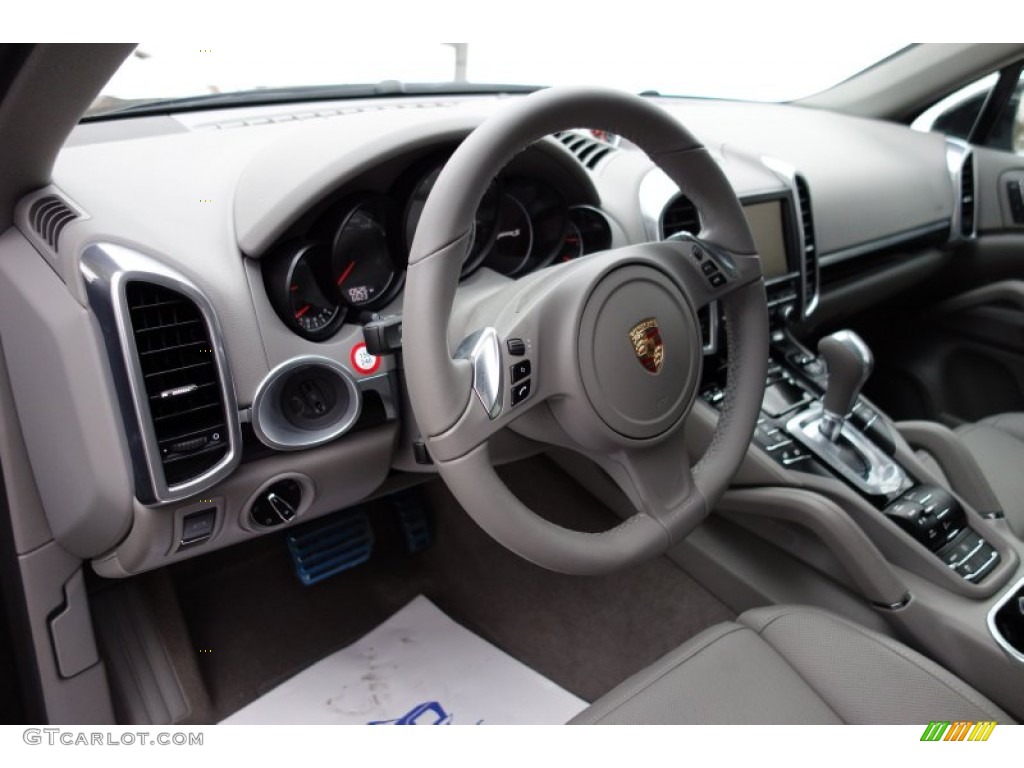 2014 Porsche Cayenne S Dashboard Photos
