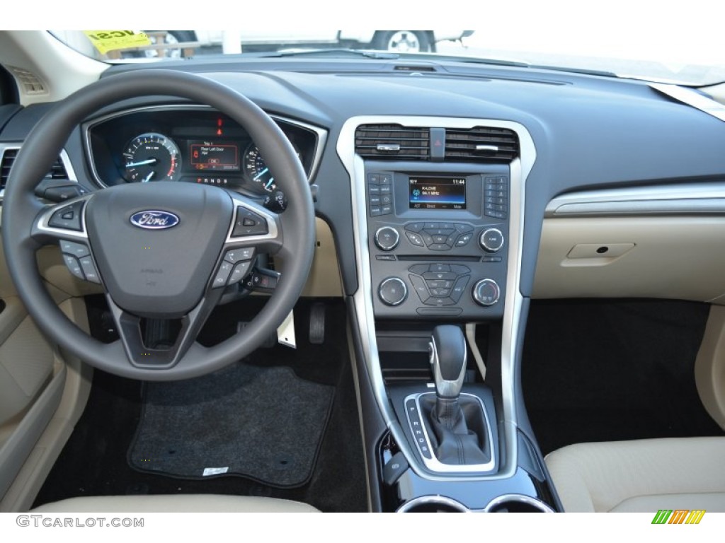 2015 Ford Fusion SE Dune Dashboard Photo #101494226