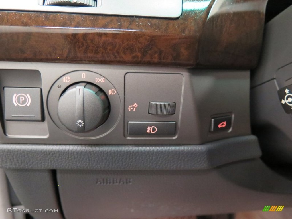 2003 BMW 7 Series 745i Sedan Controls Photo #101508038