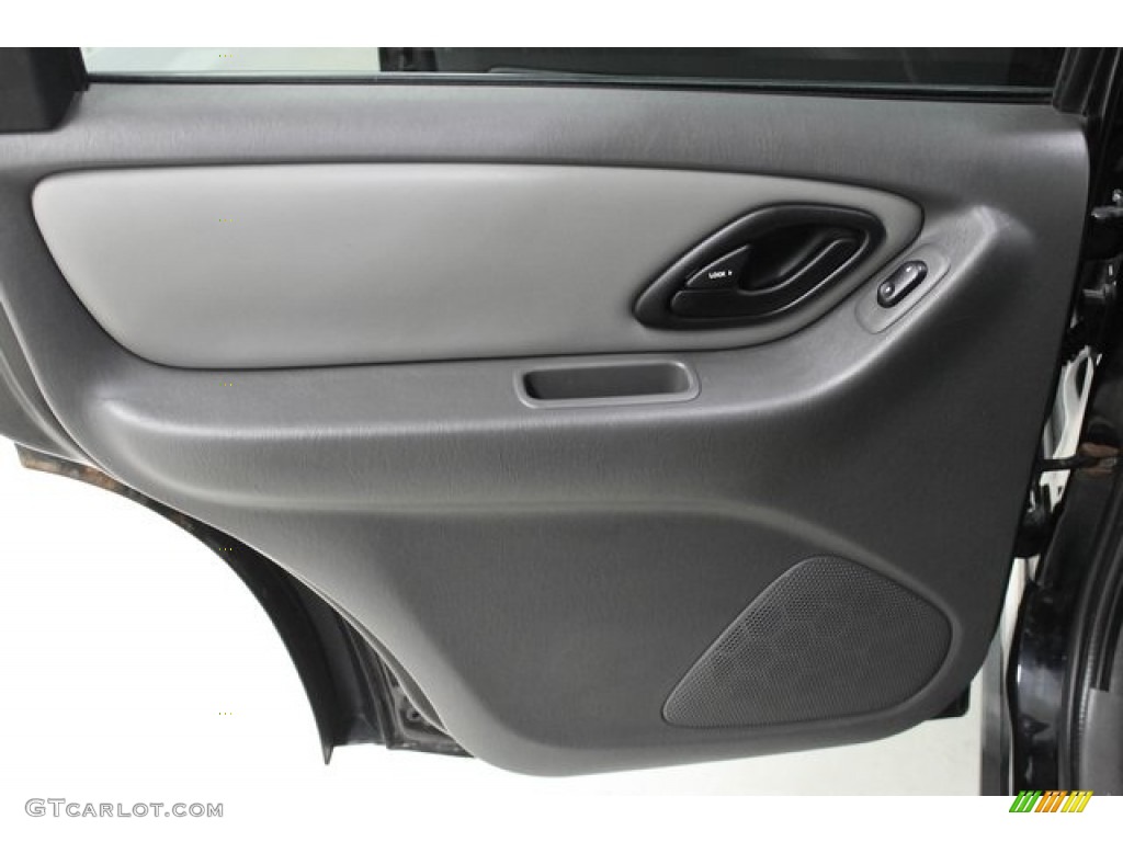 2006 Ford Escape XLT V6 4WD Ebony Black Door Panel Photo #101510180
