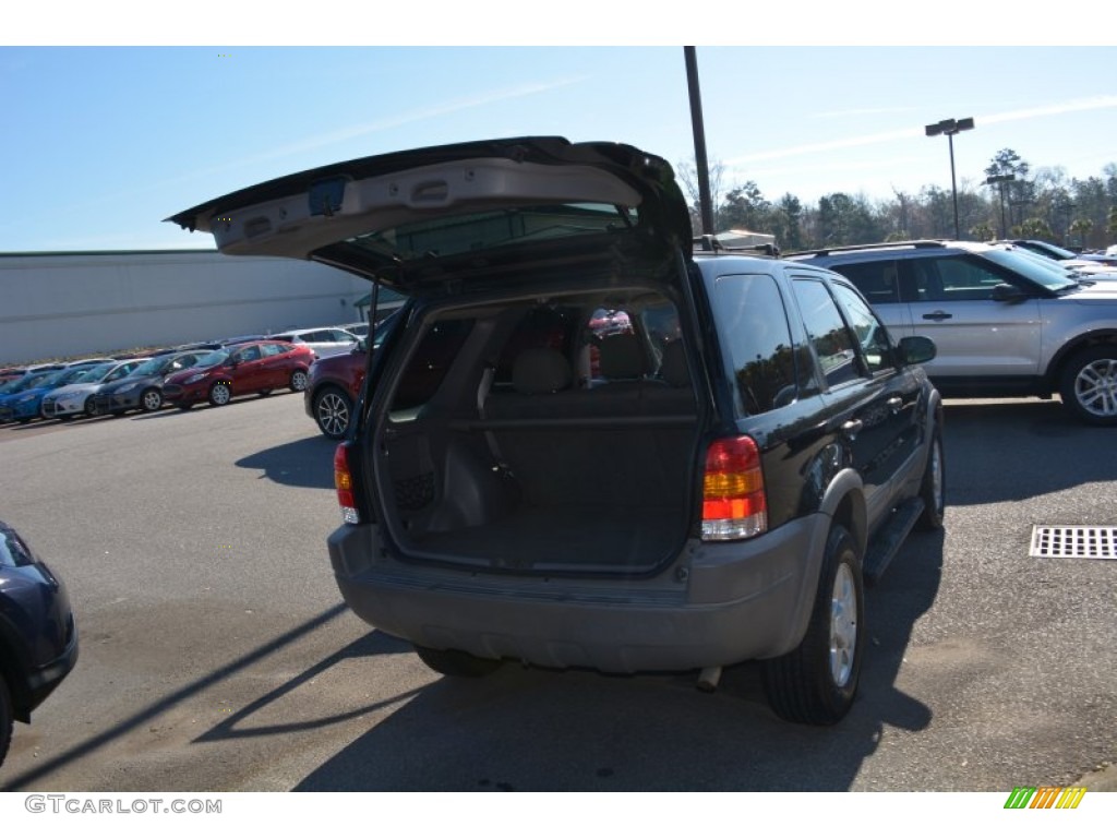 2002 Escape XLT V6 - Black Clearcoat / Medium Graphite photo #18