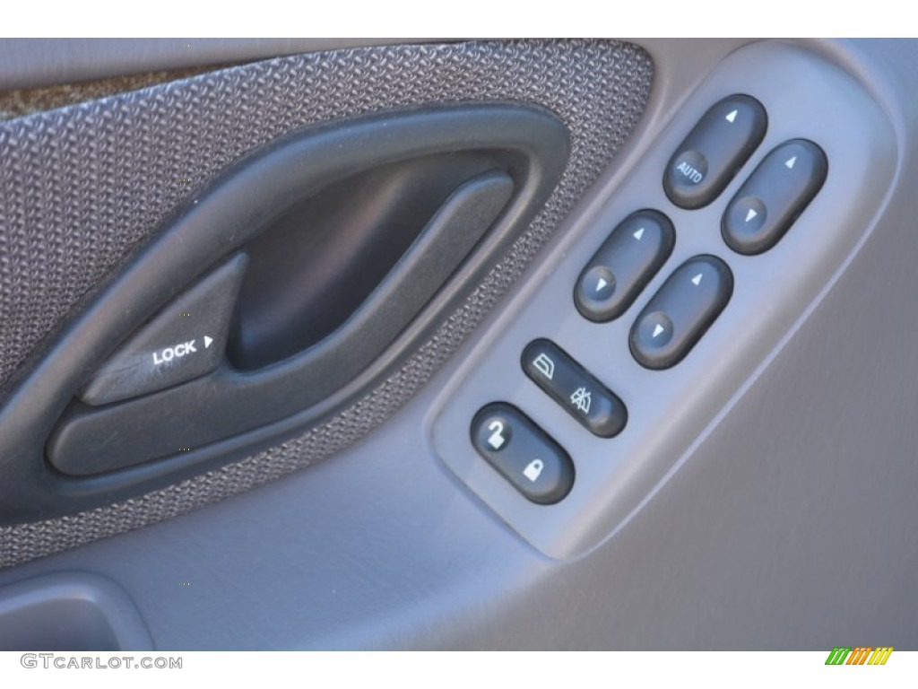 2002 Ford Escape XLT V6 Controls Photos