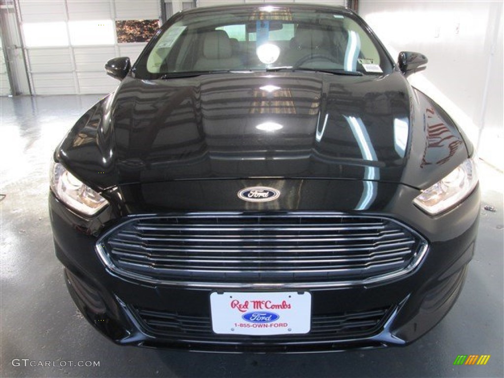 2015 Fusion SE - Tuxedo Black Metallic / Dune photo #2