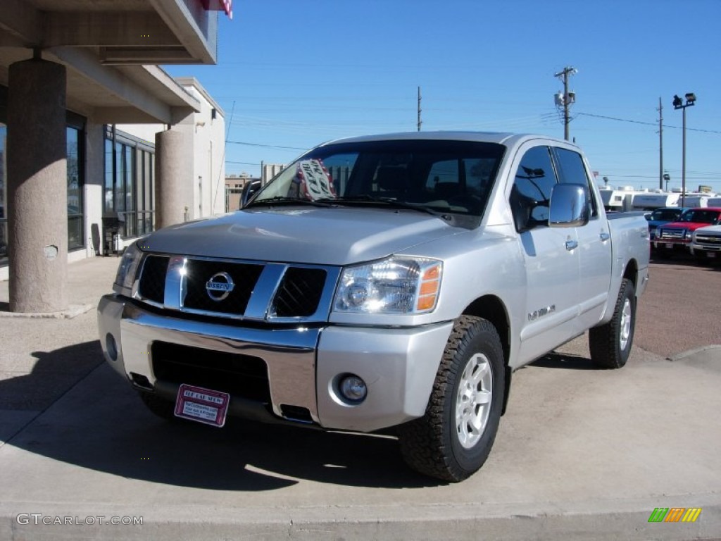 2006 Titan LE Crew Cab 4x4 - Radiant Silver / Graphite/Titanium photo #23