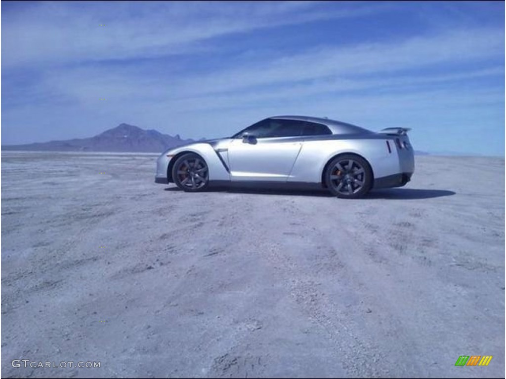 2009 GT-R Premium - Super Silver Metallic / Black photo #1