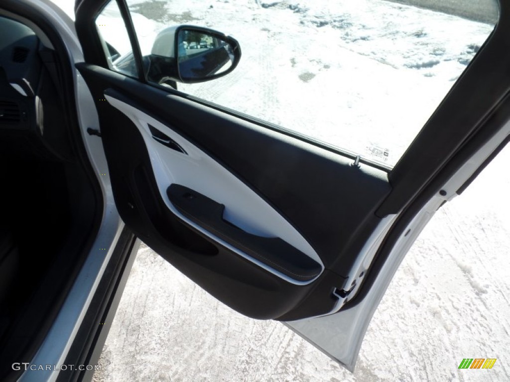 2012 Volt Hatchback - White Diamond Tricoat / Jet Black/Ceramic White Accents photo #14