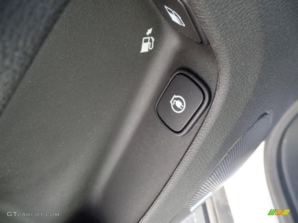 2012 Volt Hatchback - White Diamond Tricoat / Jet Black/Ceramic White Accents photo #24