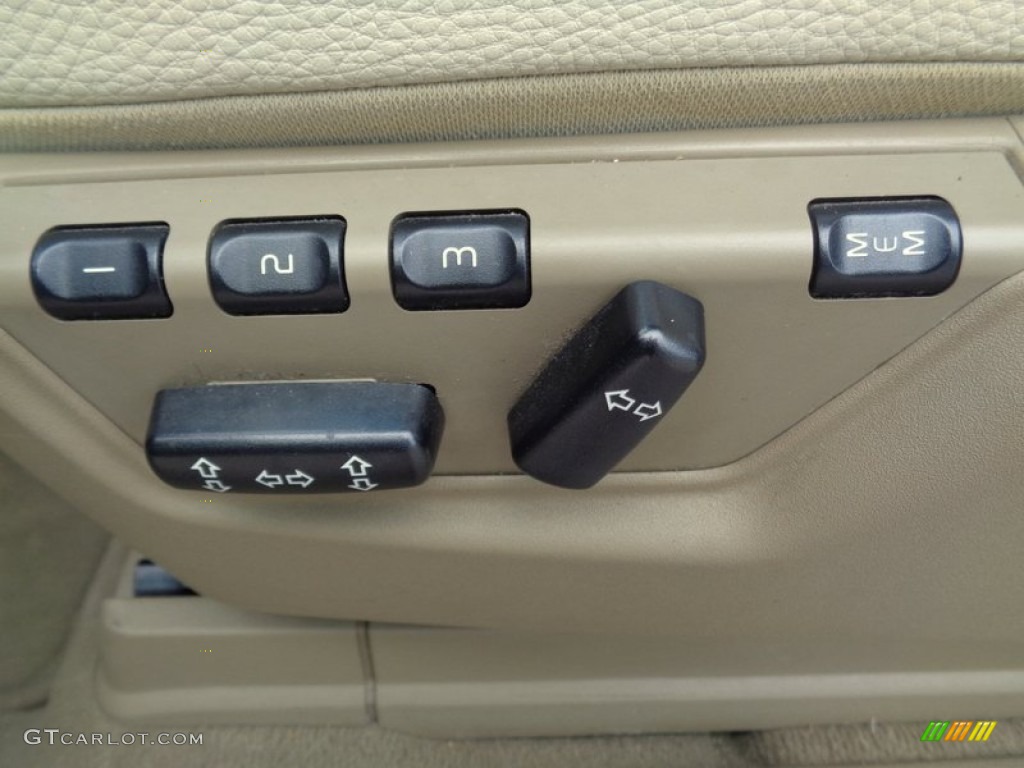 2008 Volvo XC90 3.2 Controls Photo #101528604