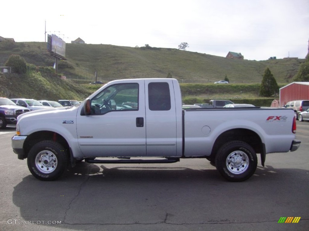 2003 F250 Super Duty XLT SuperCab 4x4 - Silver Metallic / Medium Flint Grey photo #4