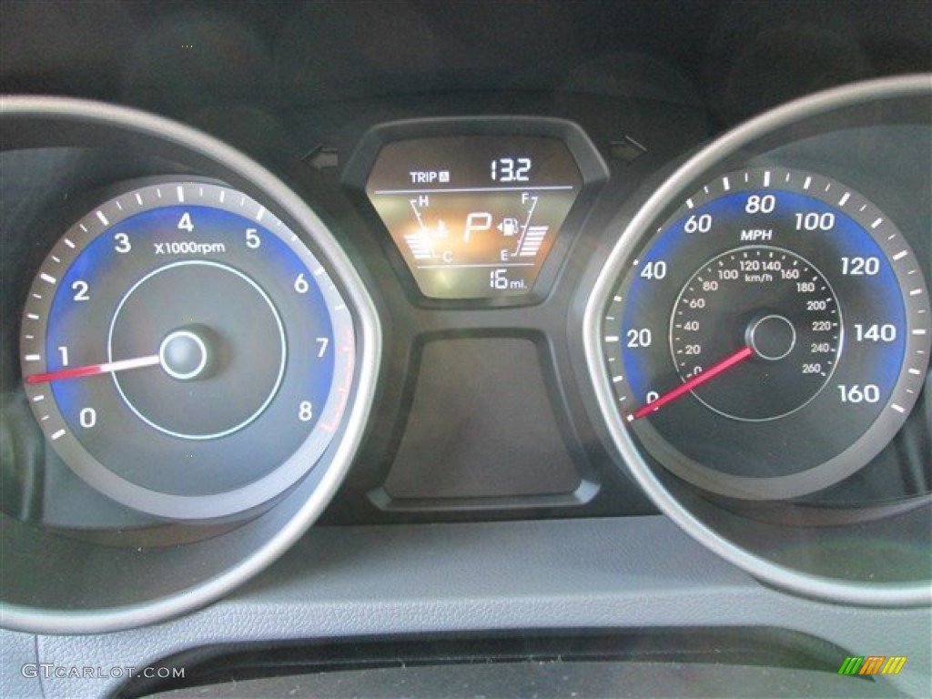2015 Elantra SE Sedan - Geranium Red / Gray photo #17