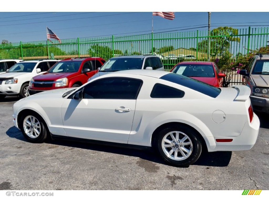 2006 Mustang V6 Premium Coupe - Performance White / Black photo #6